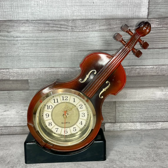 Hegedű alakú Quartz óra