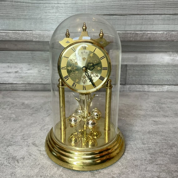 Meister-Quartz német díszes óra búrában