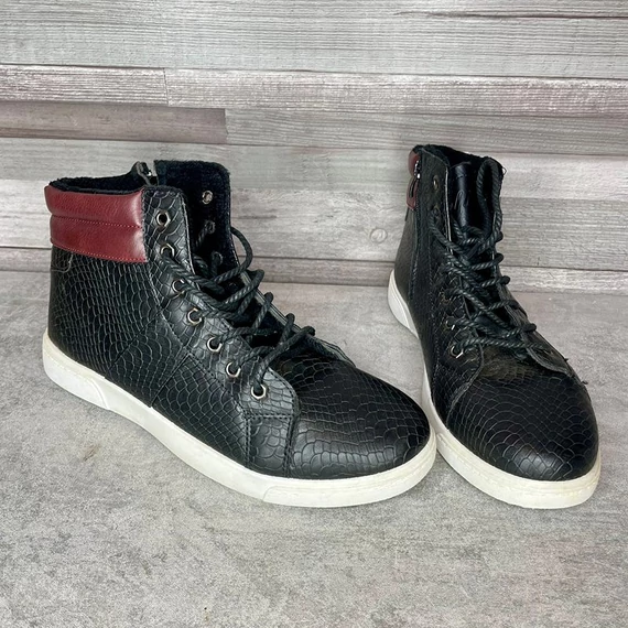 Goll bélelt férfi magas szárú cipő 45