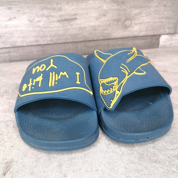 Reserved kék sárga cápás papucs 29-31 