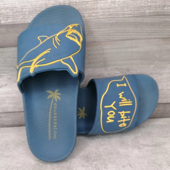 Reserved kék sárga cápás papucs 29-31 
