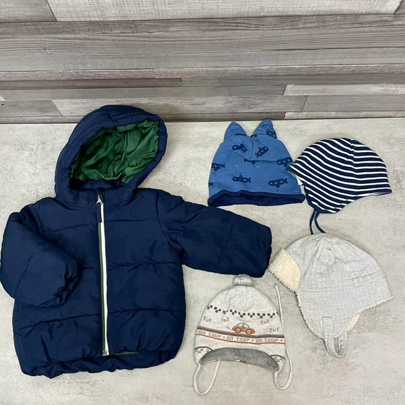 H&M sötétkék kisfiú kabát 4 db sapkával szett 74-es