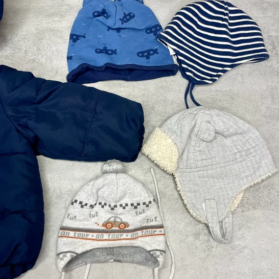 H&M sötétkék kisfiú kabát 4 db sapkával szett 74-es