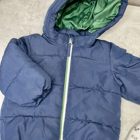 H&M sötétkék kisfiú kabát 4 db sapkával szett 74-es