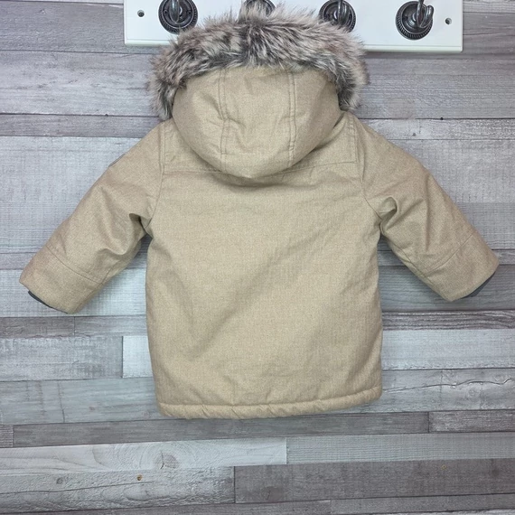 C&A bundás bélelt kisfiú kabát szőrmés kapucnival, 80