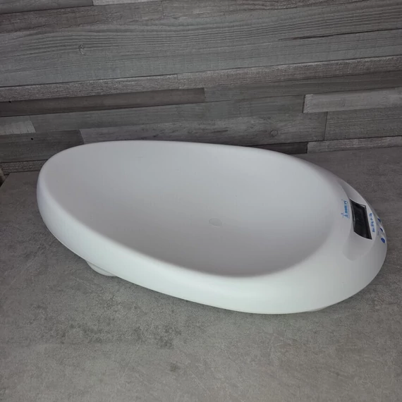 Momert 6400 digitális babamérleg saját dobozában