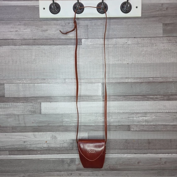 Joop! kisméretű barna szinű válltáska