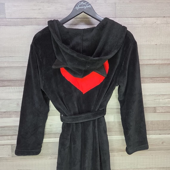 H&M fekete polár fürdőköntös, piros szív mintával, 146/152 