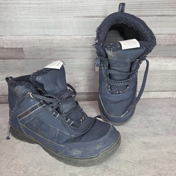 Quechua vízálló sötétkék bundás bakancs, 36