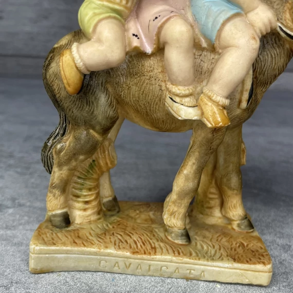 Figurine Alabastru I.I.L.Fagaras szamárháton utazó gyerekek szobor dísz