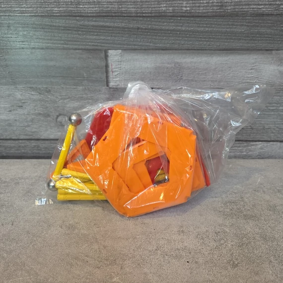 Geomag épitőjáték piros-narancs-sárga színben
