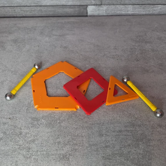 Geomag épitőjáték piros-narancs-sárga színben
