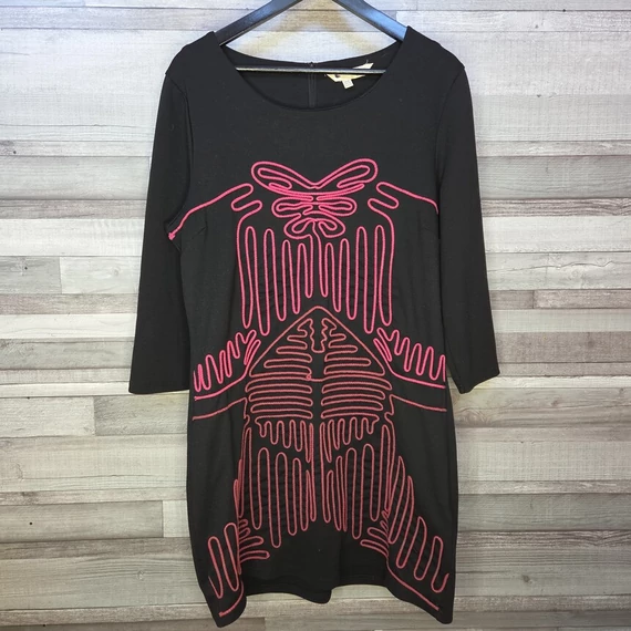 Yumi fekete ruha, rávarrt zsinór mintával, 44