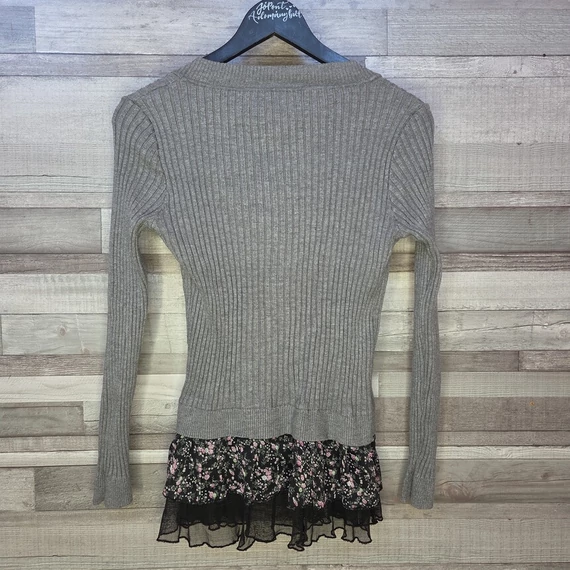 Szürke kötött női felső, bevarrt virágmintás blúz betéttel, M