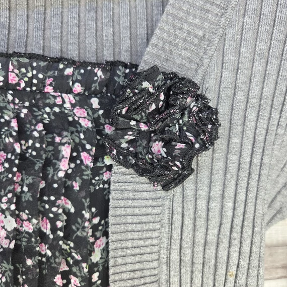 Szürke kötött női felső, bevarrt virágmintás blúz betéttel, M