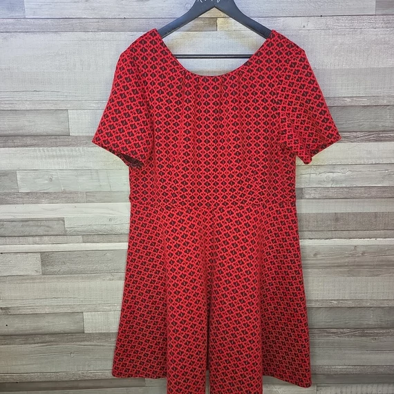 Billie&Blossom piros-fekete mintás rövidujjú ruha, 3XL