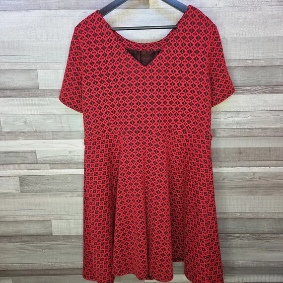 Billie&Blossom piros-fekete mintás rövidujjú ruha, 3XL