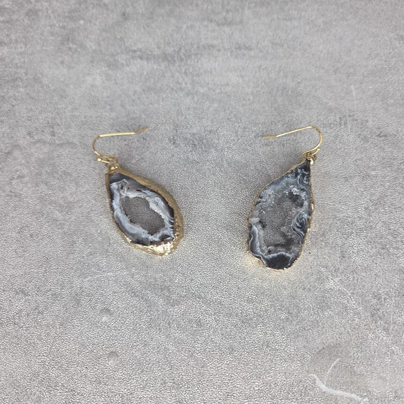 Aranyozott szélű achát geóda fülbevaló pár