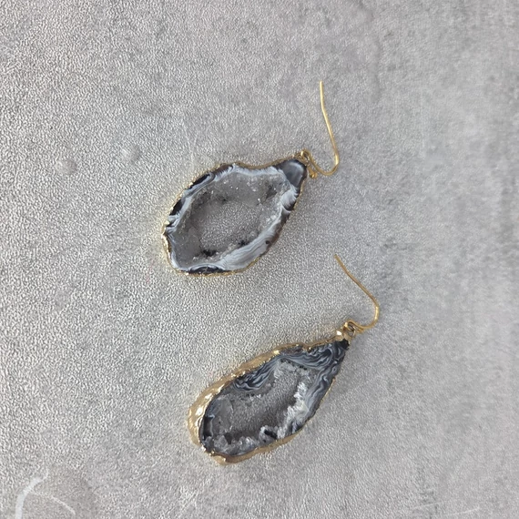 Aranyozott szélű achát geóda fülbevaló pár