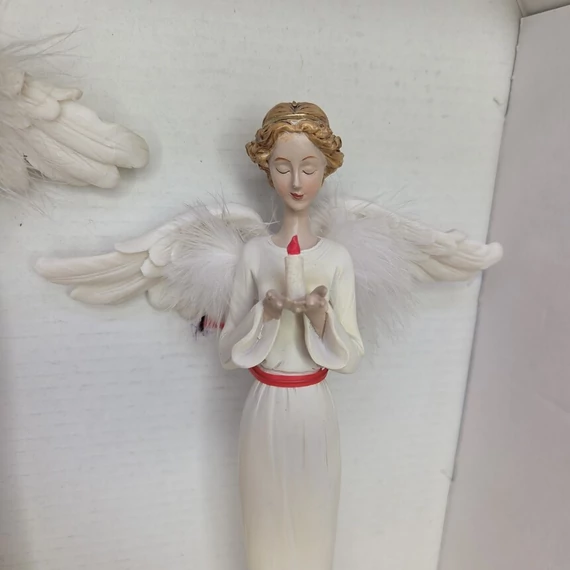 Polirezin jellegű angyal szoborcsoport