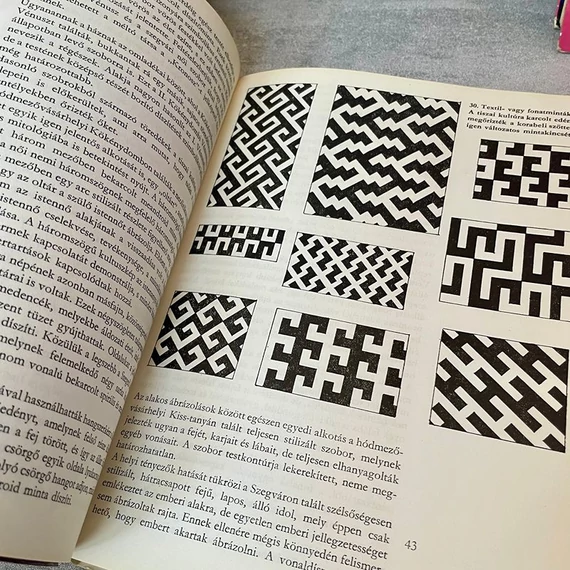 Hereditas: Dienes István: A Honfoglaló Magyarok; Kalicz Nándor: Agyag Istenek; Bóna István: A Középkor hajnala könyvcsomag