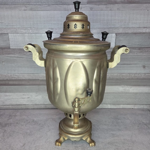 Antik fa tüzelésű szamovár