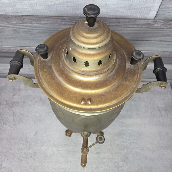 Antik fa tüzelésű szamovár