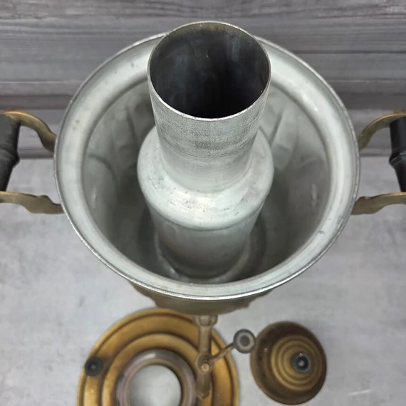 Antik fa tüzelésű szamovár