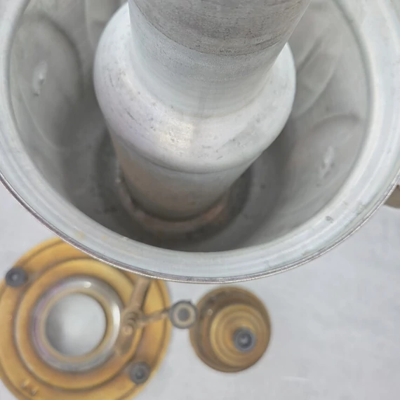 Antik fa tüzelésű szamovár