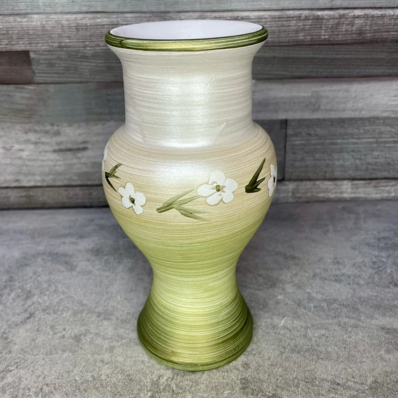 Magyar Márkó kerámia virágos zöld-fehér színátmenetes váza