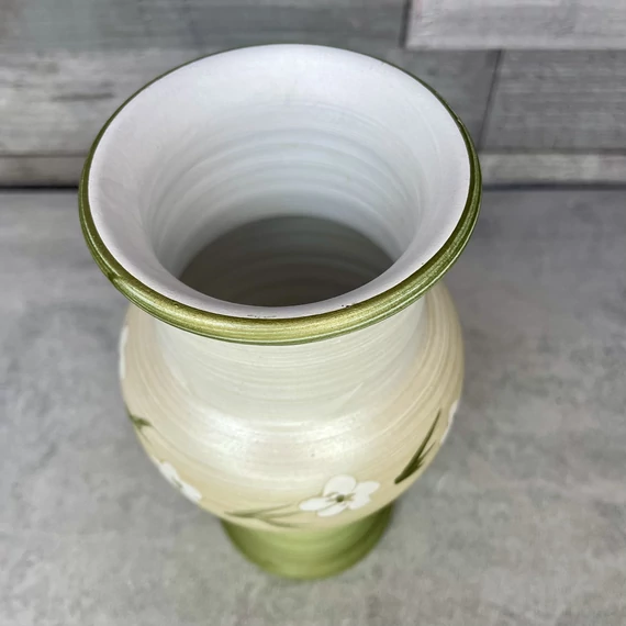 Magyar Márkó kerámia virágos zöld-fehér színátmenetes váza