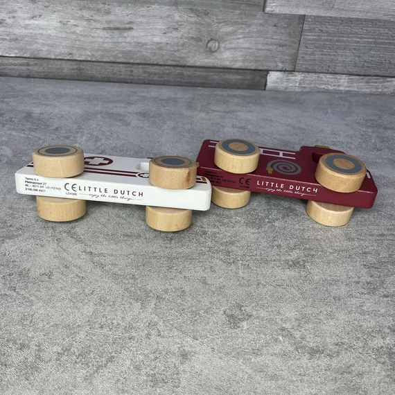 Little Dutch fa tűzoltó, mentőautó játék szett