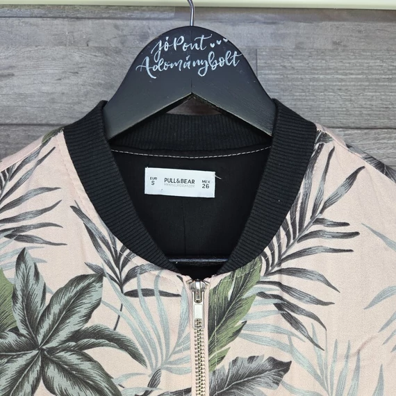 Pull&Bear púderrózsaszín zöld növényekkel díszített vékony női dzseki, S