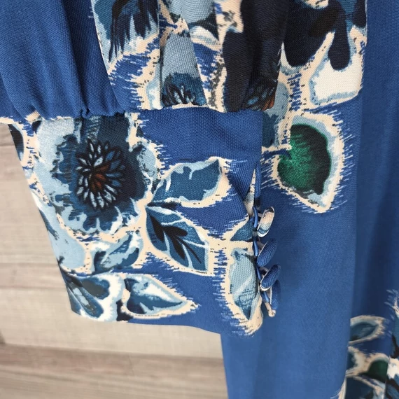 Virágos kék hosszú női ruha övvel, M