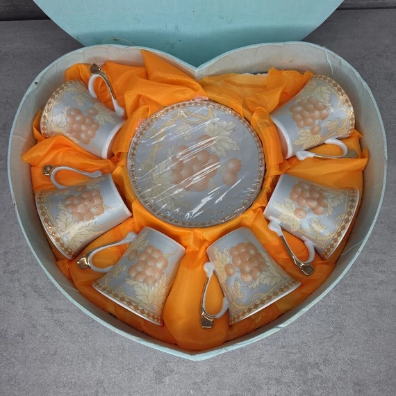 AML német Royal porcelán jellegű kávéskészlet szőlő mintával díszdobozban