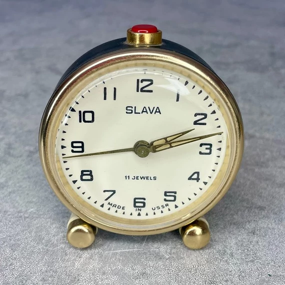 Slava Szovjet mechanikus ébresztőóra