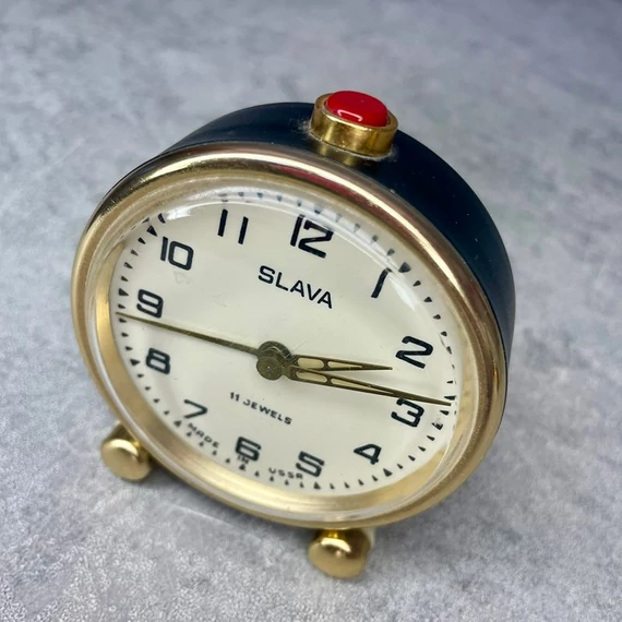 Slava Szovjet mechanikus ébresztőóra