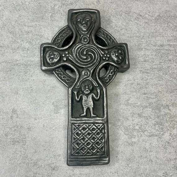 Wild Goose Studio: Gallen Priory műgyanta kereszt