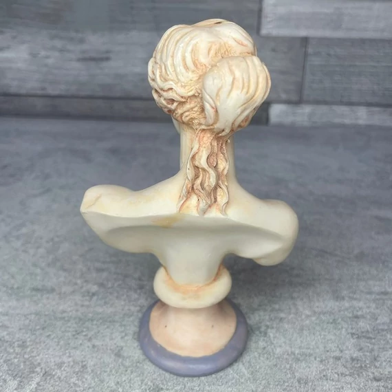 Méloszi Aphrodité, Vénusz de Milo mellszobor