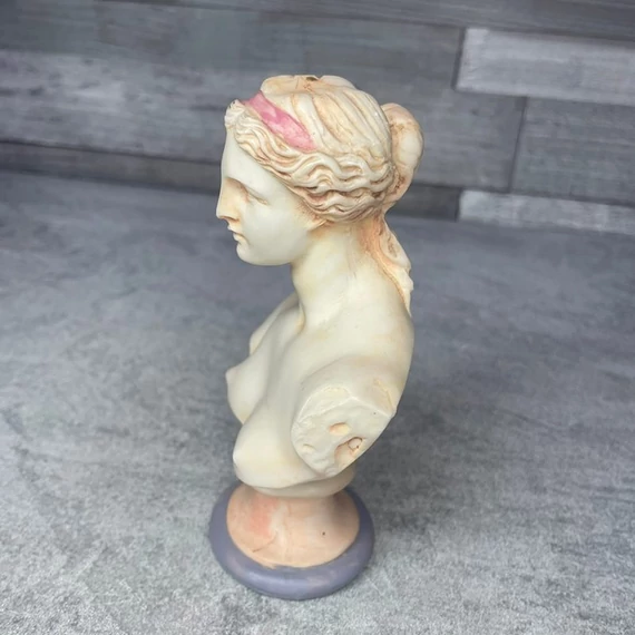 Méloszi Aphrodité, Vénusz de Milo mellszobor