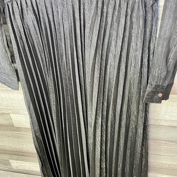 Mohito fekete csillogós pliszírozott midi ruha 42