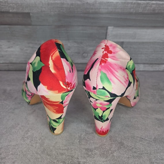 Depeche virágmintás női magassarkú cipő, 40