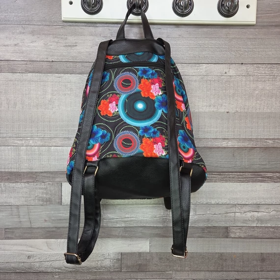 Mintás női hátizsák