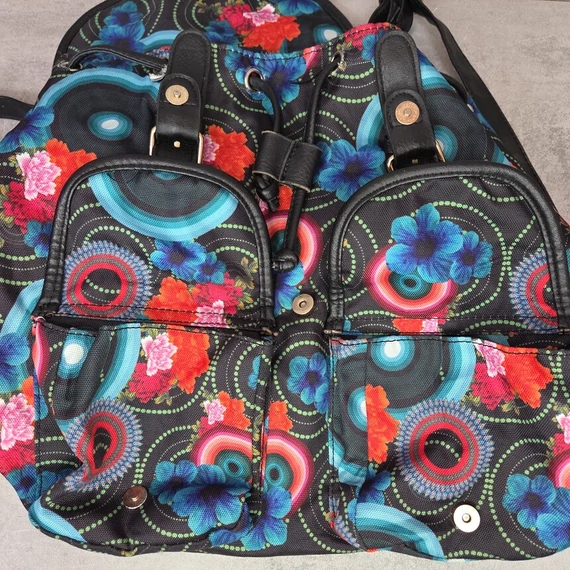 Mintás női hátizsák