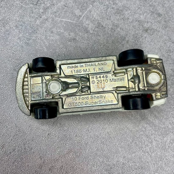 Mattel 2010 Ford Shelby GT500 SuperSnake kisautó