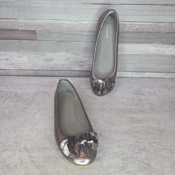 Graceland bronz színű női balerina virágos díszítéssel, 36