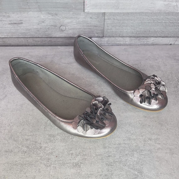 Graceland bronz színű női balerina virágos díszítéssel, 36