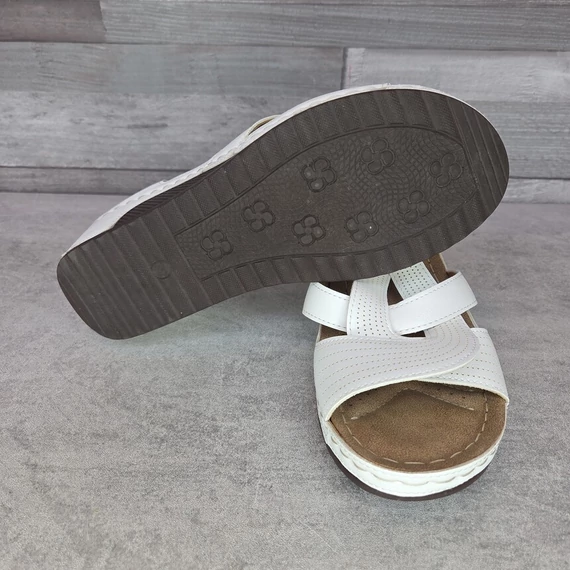 Bosido magastalpú fehér női szandál, 39