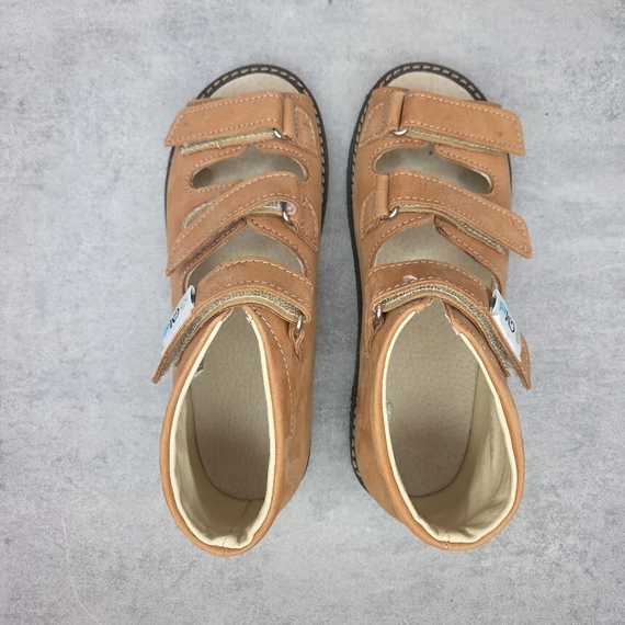 GMED supinált őzbarna tépőzáras gyerek szandál, 33