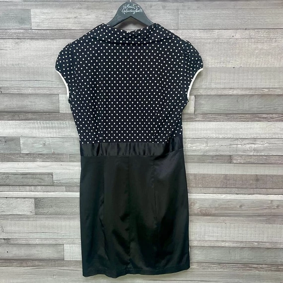 Step Every Day Chic fekete pöttyös elegáns női ruha 42